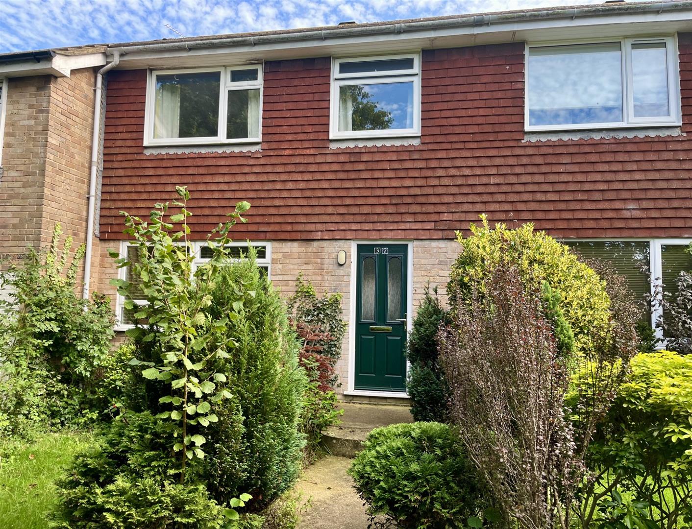 3 Bedroom House - Mid Terrace for Sale: £289,000. Magnolia Walk in Eastbourne, East Sussex